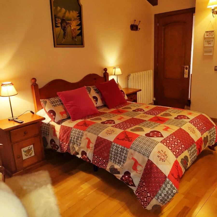 La Llardana Guest House Benasque Exterior photo