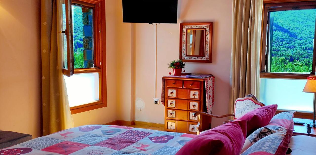 La Llardana Guest House Benasque Exterior photo